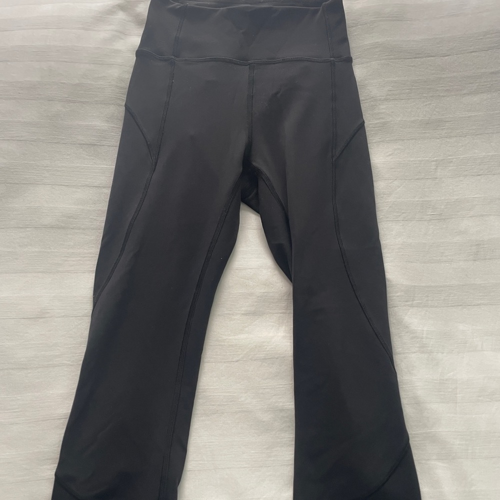 Lululemon black cropped leggings